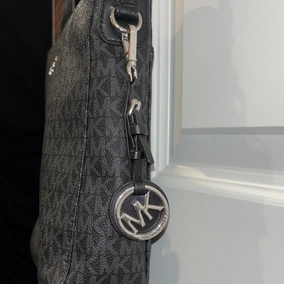 Michael Kors Signature Black Crossbody Bag - Picture 3 of 9